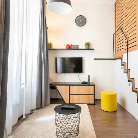 Park Corner Loft Near Heroes' Square Apartment