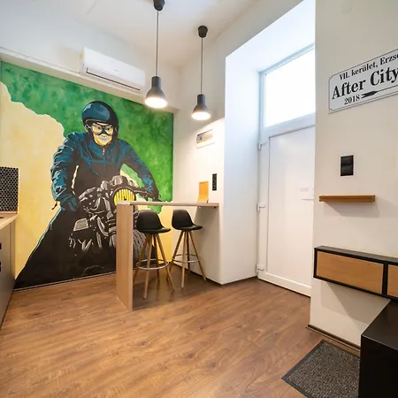 Park Corner Loft Near Heroes' Square Lägenhet